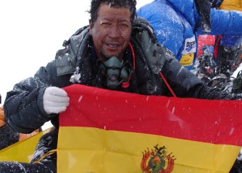 Juan Carlos Escobar Aguilar, el primer guía de montaña boliviano en coronar el Everest.