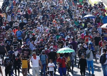 Una nueva caravana migrante avanza desde el sur de México