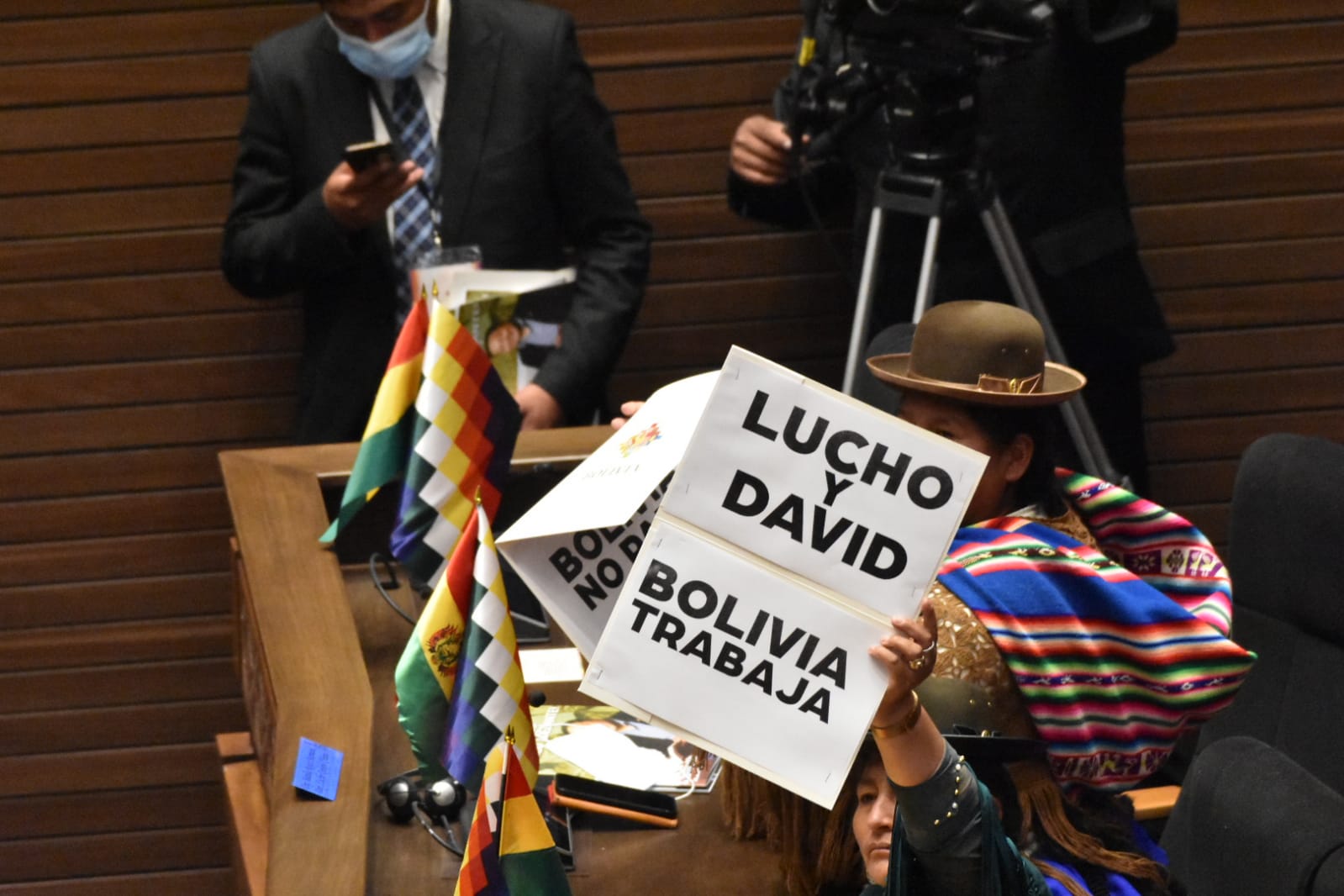 El Presidente dice que su gobierno logra la ‘reversión paulatina’ de la crisis