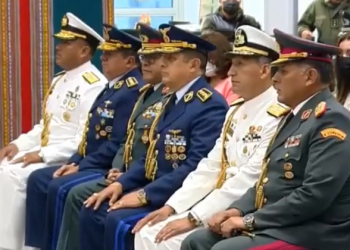 Generales posesionados por Luis Arce