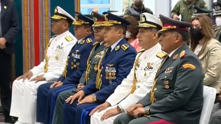 Generales posesionados por Luis Arce