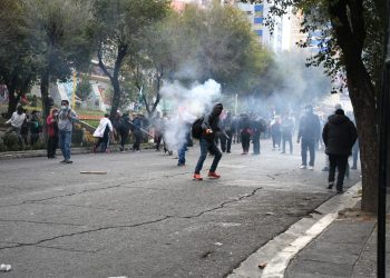 ‘No vamos a retroceder’, el magisterio urbano decide seguir las movilizaciones y ahora habla de la Gestora