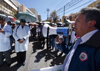 El Colegio Médico afirma que enviaron siete cartas para ser atendidos por el Gobierno