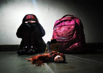 Madre da por hecho que niña dará a luz y analizará si cría o no al bebé cuando nazca