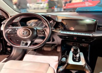 El interior del MG GT 2023 brinda confort, delicadeza y tecnología de punta.