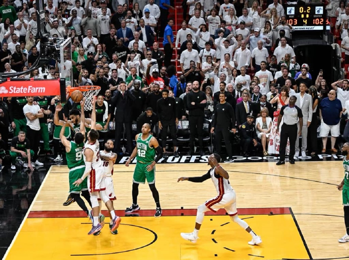 Celtics ganan sobre la bocina en Miami y buscarán el milagro en el séptimo partido