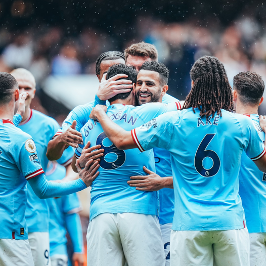 Manchester City vence al Leeds y asienta su liderato