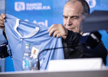 «Uruguay puede fantasear», dijo Bielsa al asumir como DT
