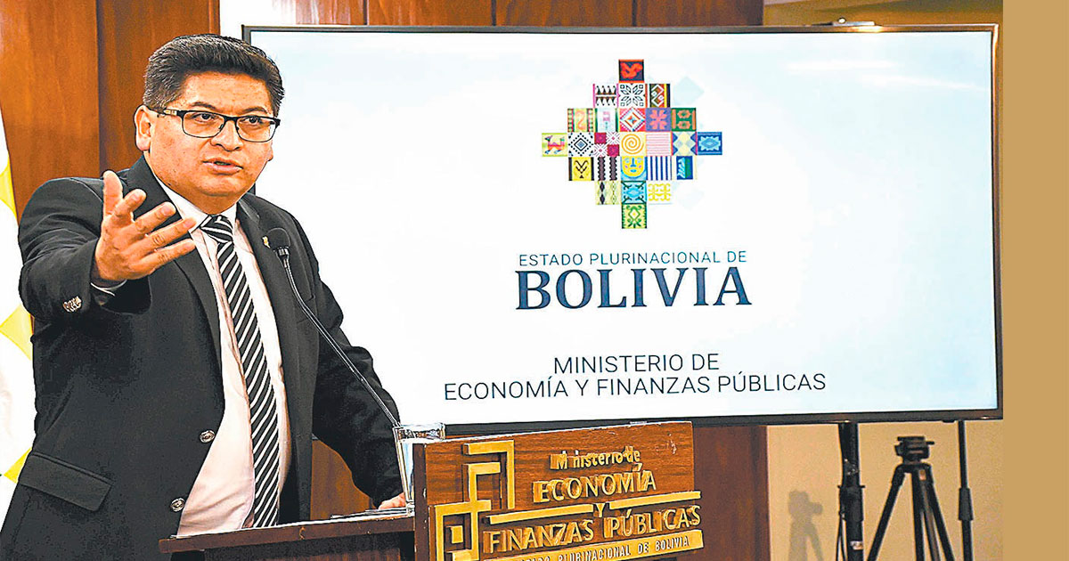 El ministro de Economía y Finanzas Públicas, Marcelo Montenegro, en rueda de prensa.