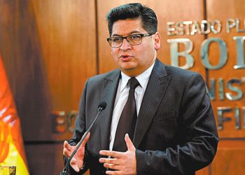 El ministro de Economía y Finanzas Públicas, Marcelo Montenegro, ayer en conferencia.