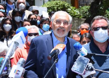 Carlos Mesa le pide al presidente Alberto Fernández ‘más respeto’ al país