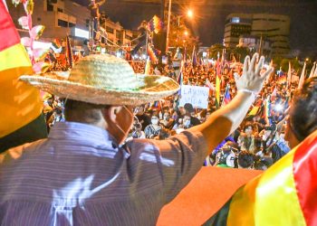 Arce cierra ‘wiphalazo’ en Santa Cruz, reivindica lo indígena y asegura ser ‘garantía’ de desarrollo