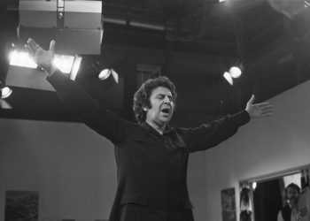Muere el compositor griego Mikis Theodorakis, célebre por ‘Zorba el griego’