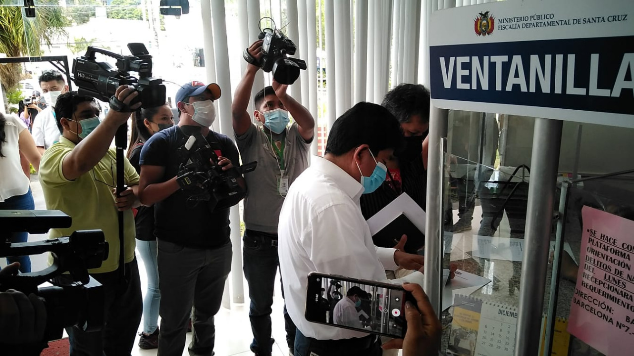 Montaño se querella contra volqueteros que echaron escombros en vías durante el paro