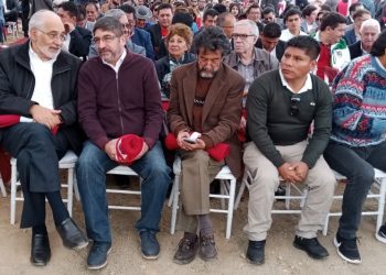 Carlos Mesa y Evo Morales junto a otros invitados de Always Ready en Huarina.