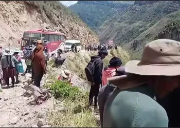 El bus cayó a un barranco/RRSS