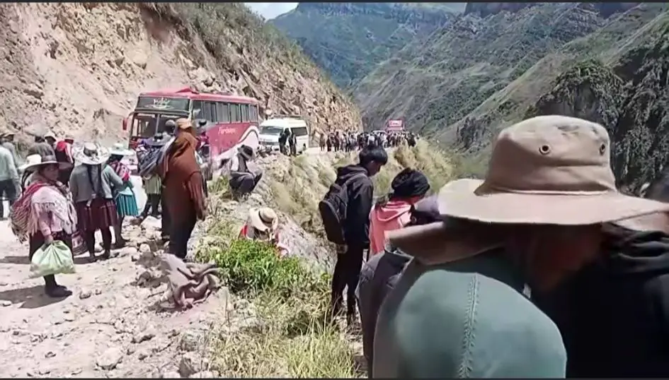 El bus cayó a un barranco/RRSS