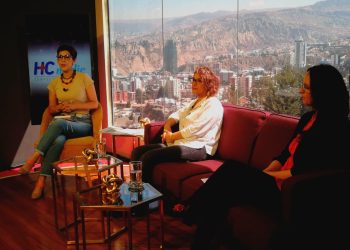 La mujer carga el peso de la pandemia y la crisis, coinciden especialistas en el área