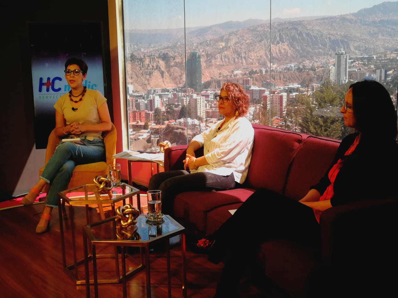 La mujer carga el peso de la pandemia y la crisis, coinciden especialistas en el área