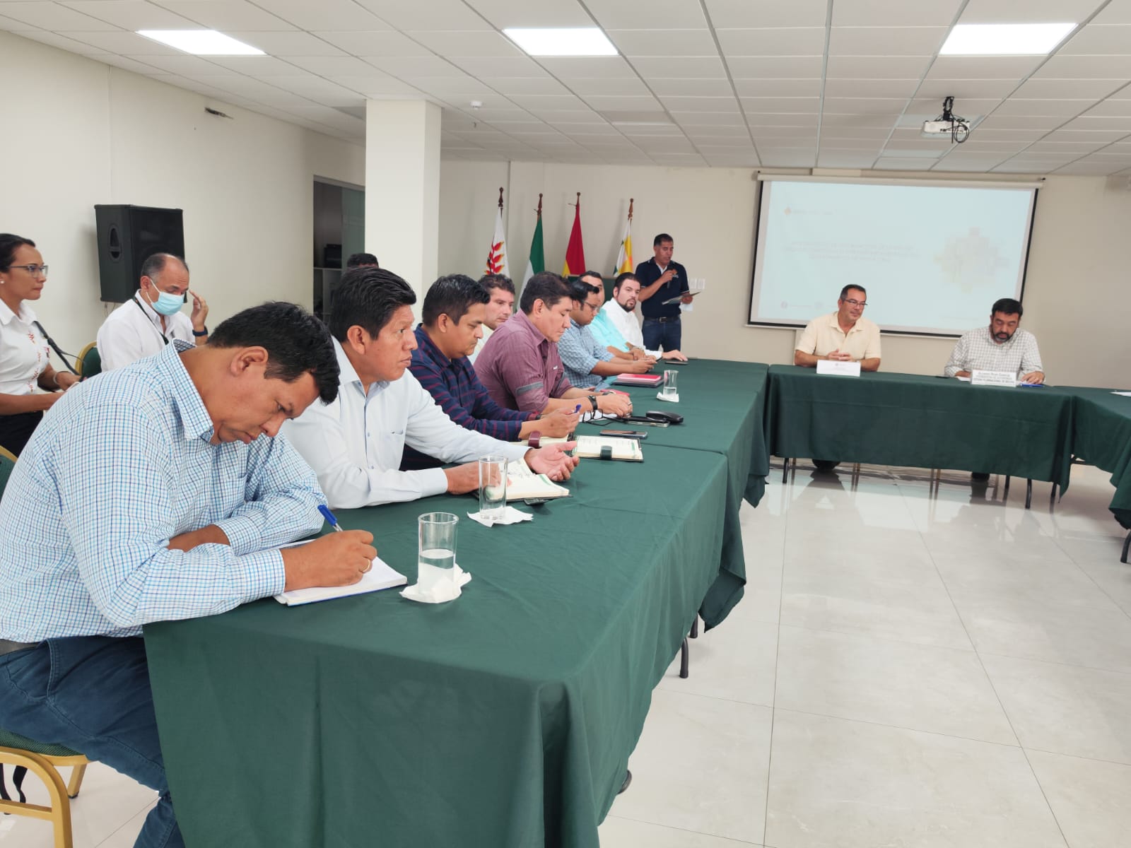 Trabajan para resolver los conflictos de límites intermunicipales en Santa Cruz