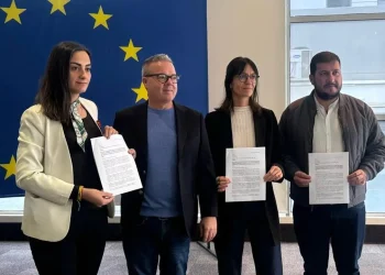Nayar y Cochamanidis denuncian intento de prórroga ante la UE