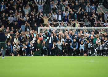Newcastle suma ante Leicester el punto necesario para sellar clasificación a Champions