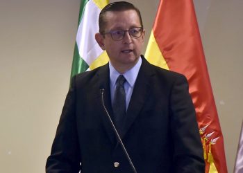 El exministro Óscar Ortiz es nombrado rector de la UCB en la sede de Santa Cruz