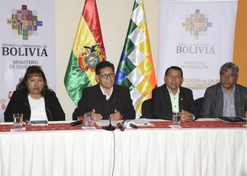Educación afirma que no está permitido subir las pensiones, pide denunciar