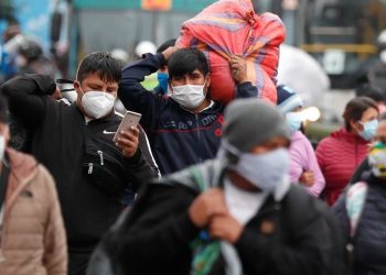 El presidente argentino llega a Portugal, primera escala de su gira europea