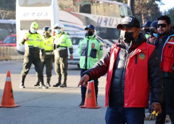 En El Alto quitan las placas a 40 vehículos deudores de impuestos en operativo de la Alcaldía