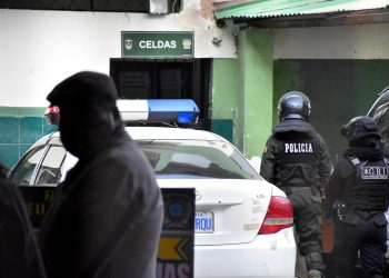 Caen delincuentes que se camuflaban en un coche de radiotaxi para robar