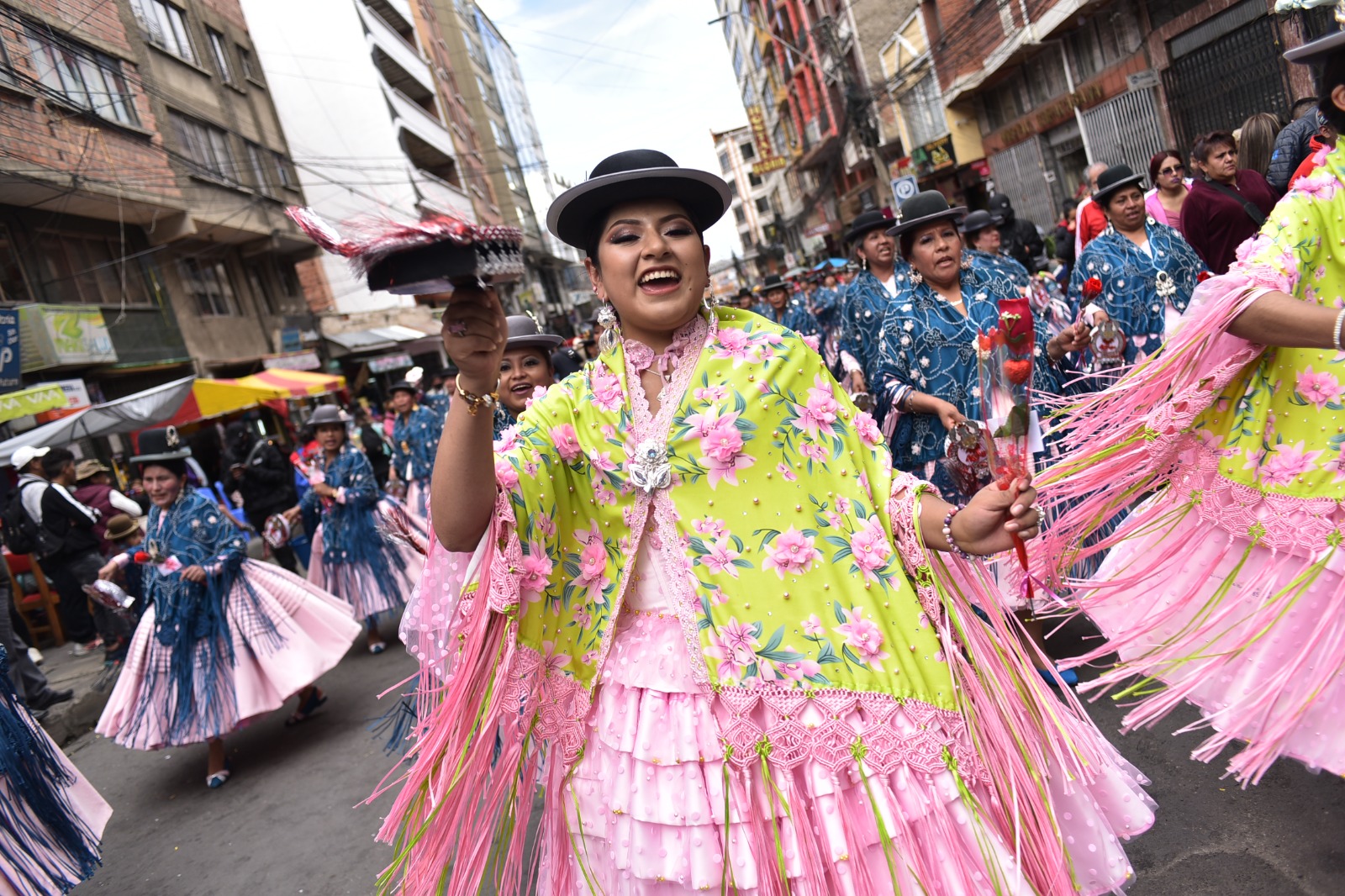 Entre alegría y fe, la Promesa del Gran Poder toma las calles de La Paz