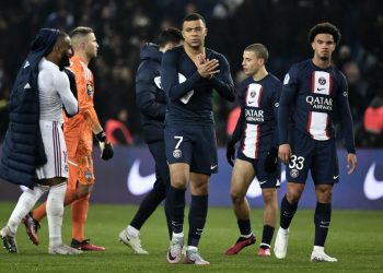 PSG suma una nueva derrota ante el Lyon, Messi es abucheado