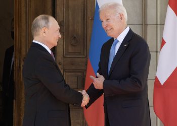Putin anuncia que Rusia y EEUU acordaron regreso de sus embajadores