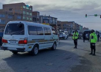 Empieza la restricción vehicular con multas en El Alto con control policial y edil