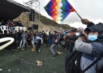 El conflicto cocalero se agrava en La Paz, con toma de sede, intervención de la Policía, arrestos y enfrentamiento