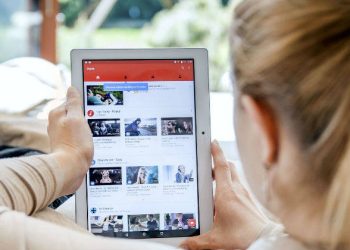 Según Mozilla, el algoritmo de YouTube recomienda vídeos que vulneran sus políticas