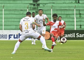 Real Santa Cruz en minutos de adición le gana a Always Ready (2-1)