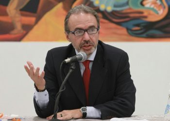 Jorge Richter hace una crítica sobre el poder en Santa Cruz