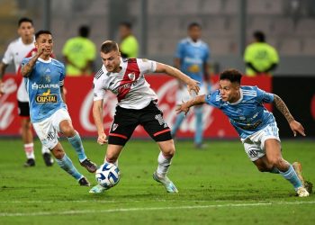 El puntero River enfrenta a Vélez para mantener distancia en la liga argentina