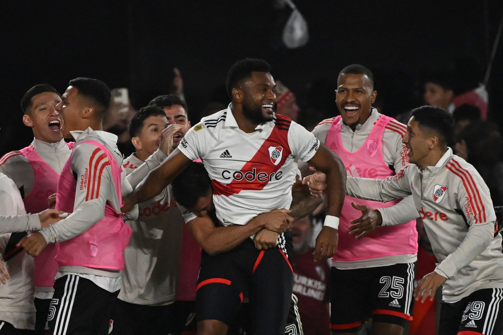 Con un gol del colombiano Borja, River se llevó el Superclásico del fútbol argentino