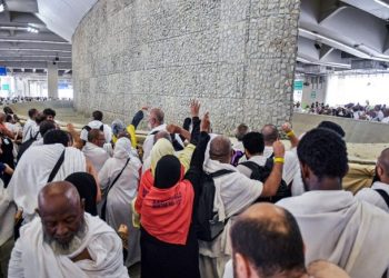 Los fieles lapidan a Satán en el último día de la peregrinación a La Meca