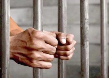Sentencian a 30 años de cárcel a hombre que mató a puñaladas y robó a su padre