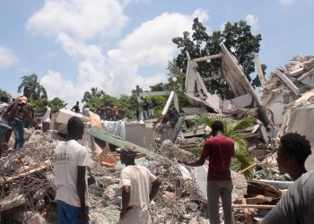 Haití busca sobrevivivientes del sismo que mató 304 personas