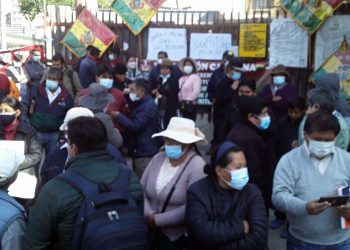 Primer conflicto para Arias, vecinos protestan con vigilia en la subalcaldía Periférica