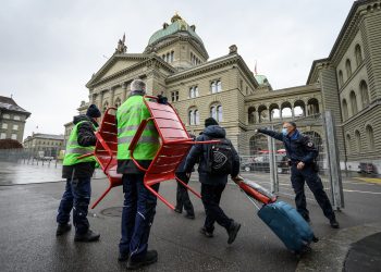 Suiza aprueba el pasaporte COVID en referéndum en medio de fuertes tensiones