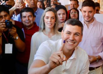Santiago Peña es elegido presidente en Paraguay