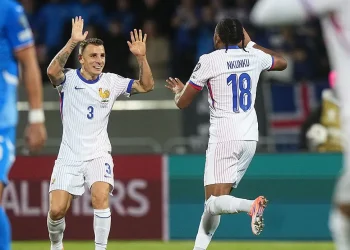 Sin Mbappé, Francia empata en Islandia y debe esperar por el Mundial