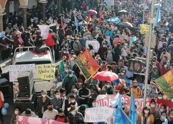 Manfred Reyes Villa recibe apoyo de sus seguidores y dice que el pueblo evitará su alejamiento