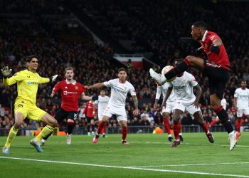Sevilla resucita y empata ante Manchester United y sale vivo de Old Trafford